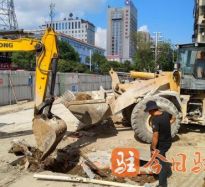 美女的小逼和大逼和屁高温下的坚守｜道路建设者用汗水铺就畅通路